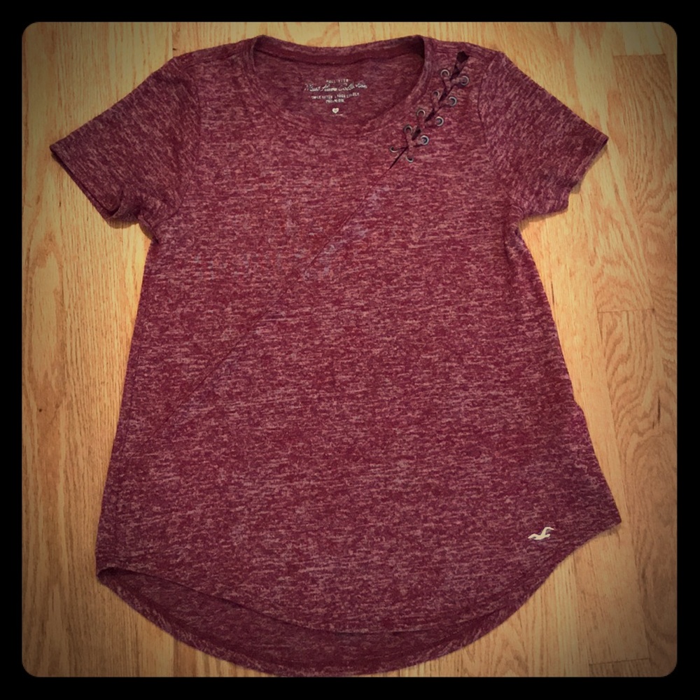 Hollister t-shirt!  👚